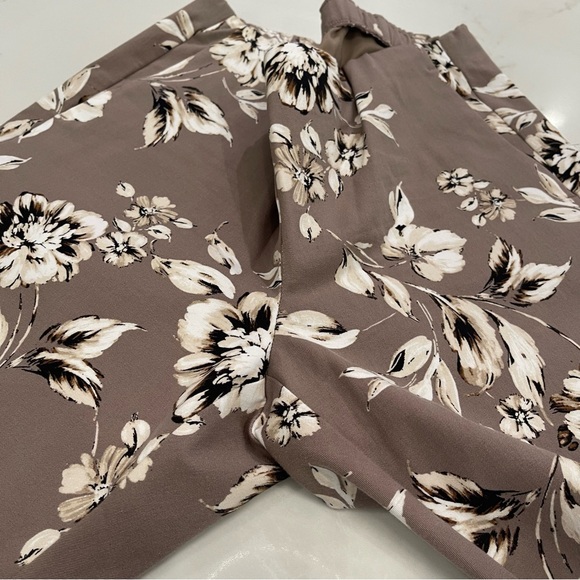 NWOT! J.Jill Woman’s Floral Print Pants w. Elastic Waistband - Picture 6 of 16